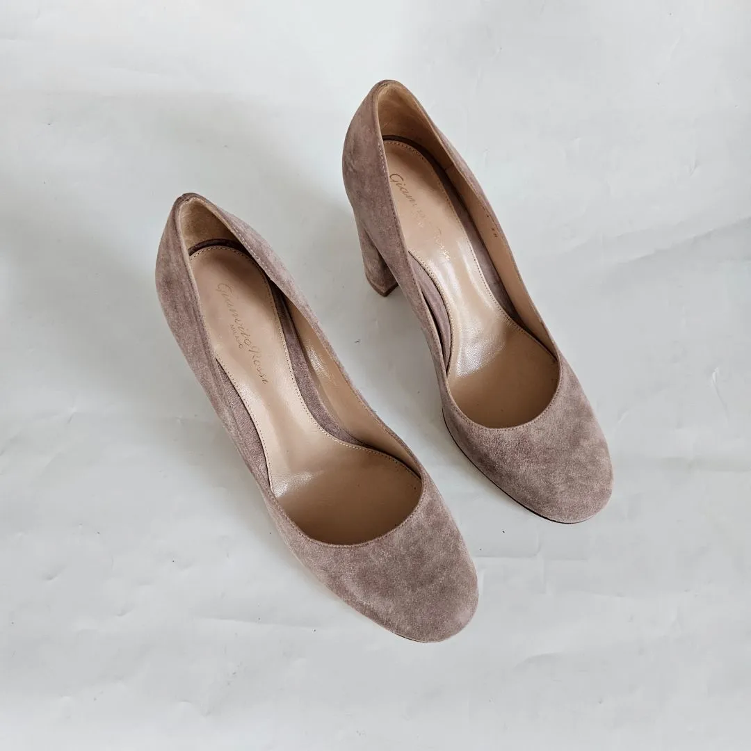 Gianvito Rossi  nude suede round toe block heel pumps, 38