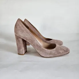 Gianvito Rossi  nude suede round toe block heel pumps, 38