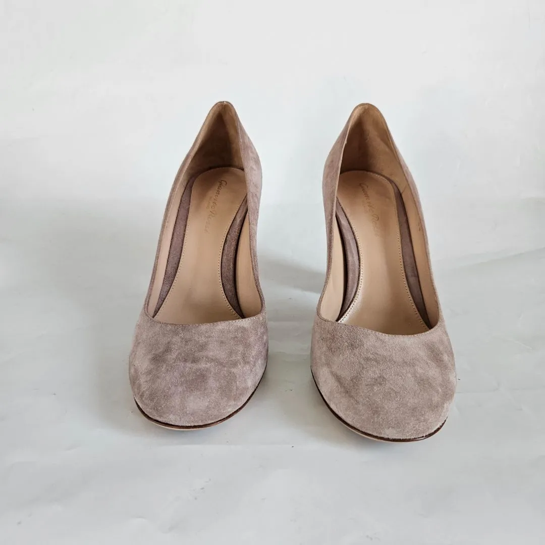 Gianvito Rossi  nude suede round toe block heel pumps, 38