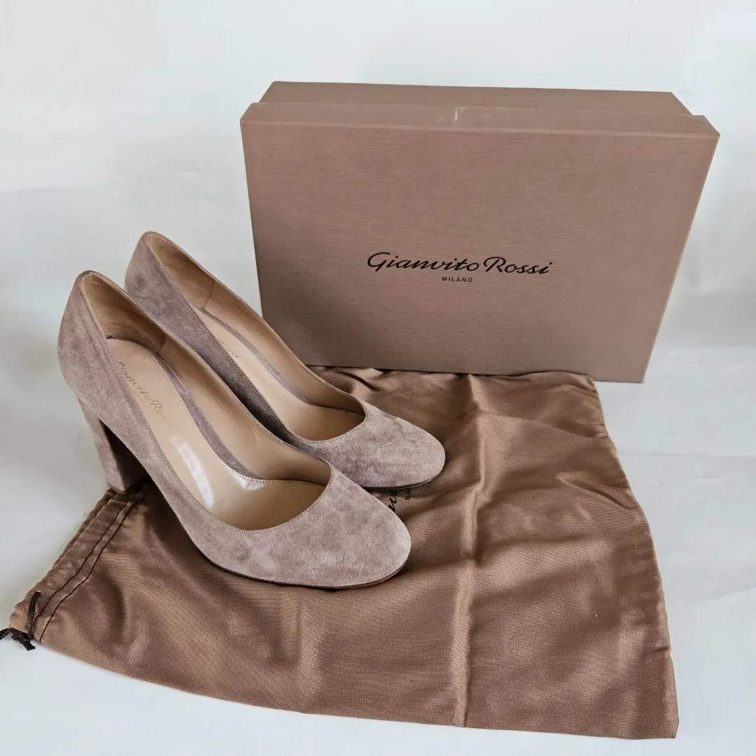 Gianvito Rossi  nude suede round toe block heel pumps, 38